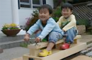 完成を待ちきれずトロッコ遊び！！